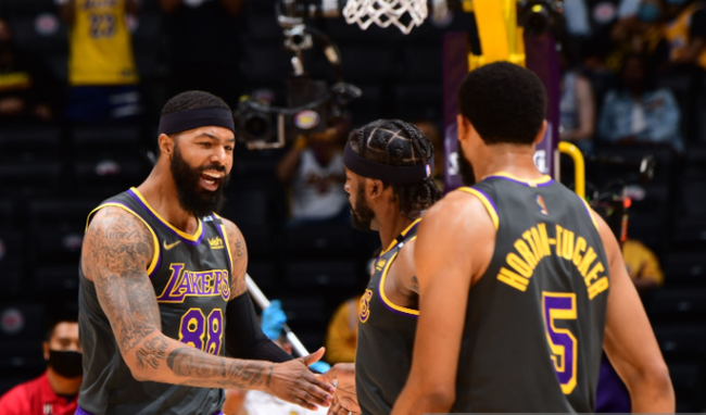 侧翼而言 侧翼而言